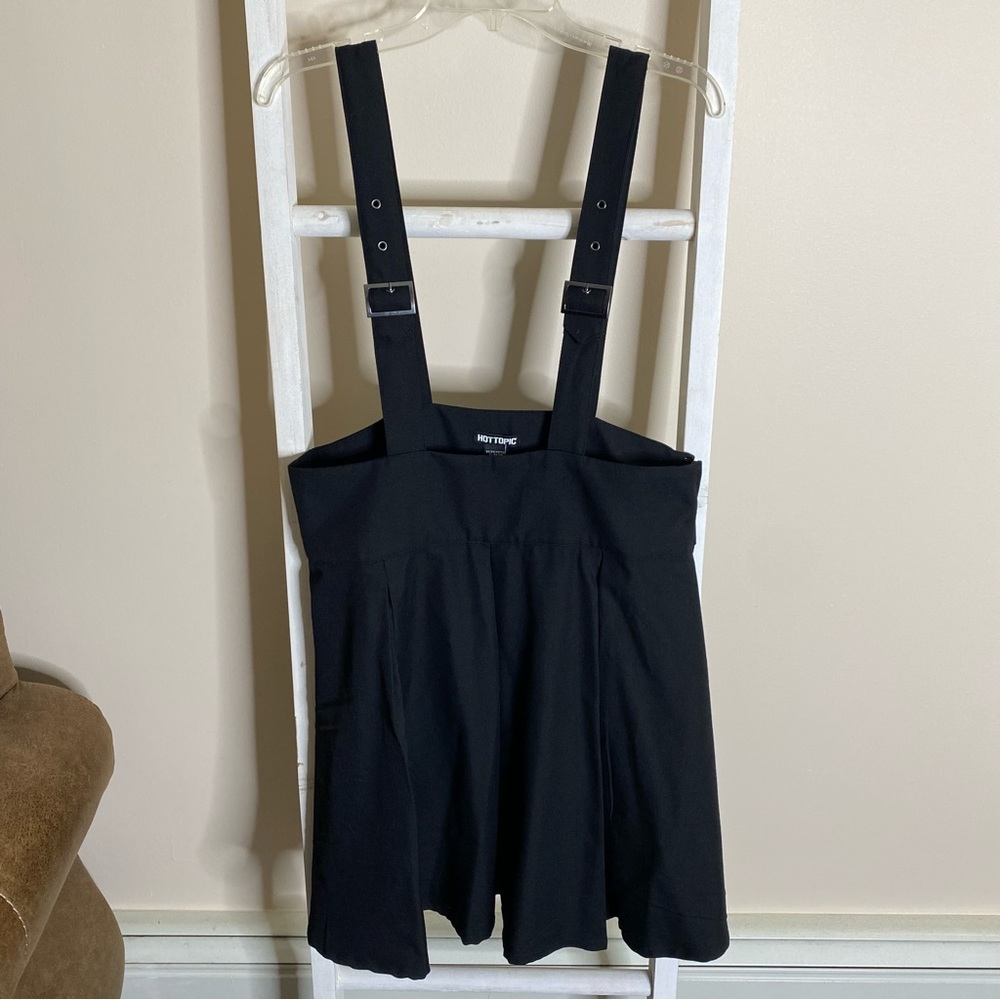 Hot Topic Black Buckle Suspender Skirt. Size 0 (size 12).